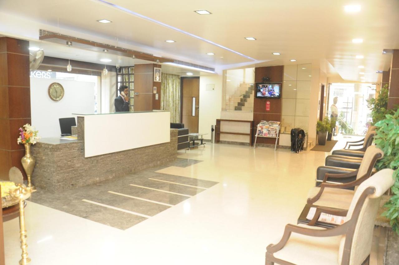 Suvarna Regency Hassan Εξωτερικό φωτογραφία