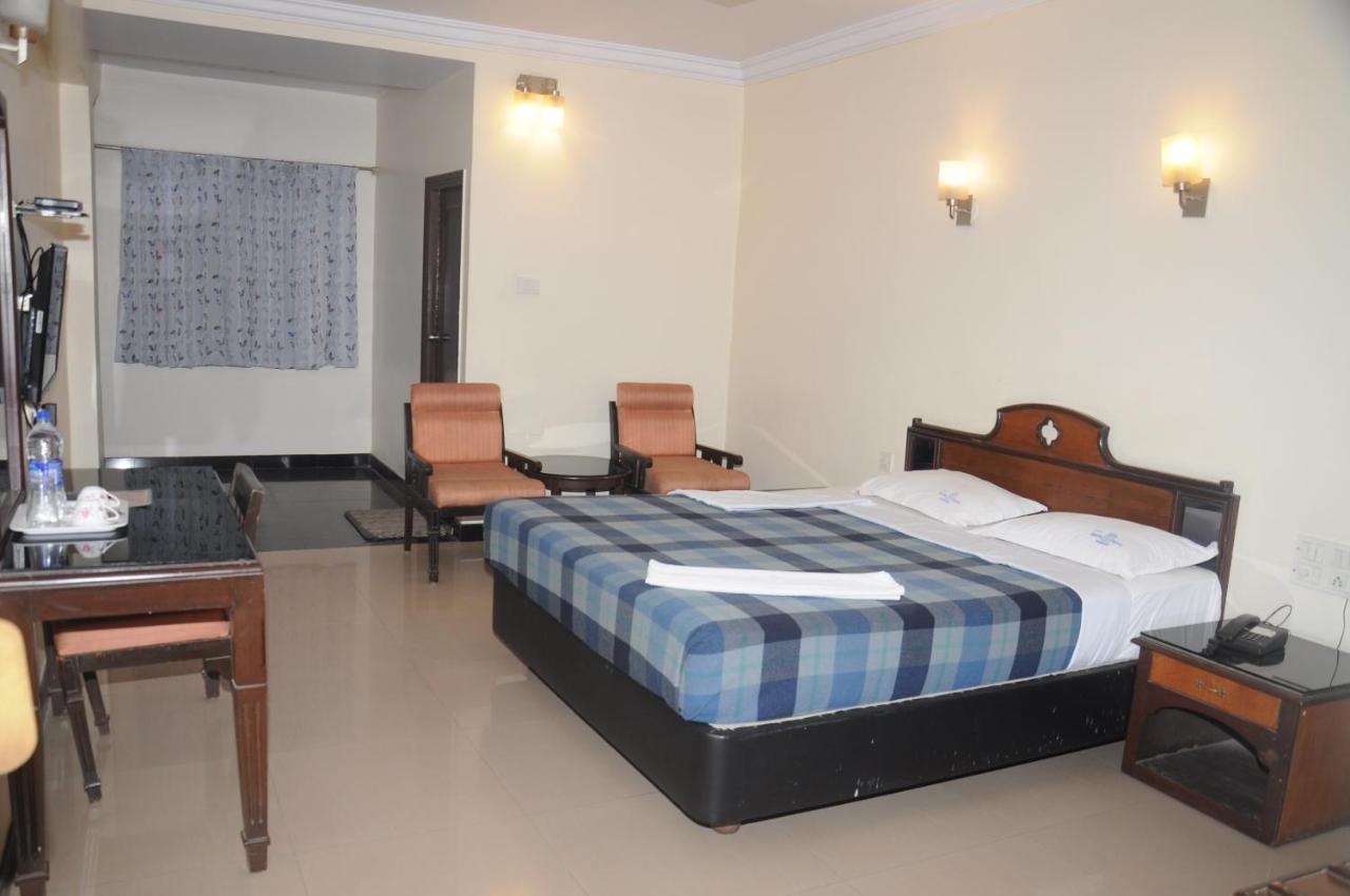 Suvarna Regency Hassan Εξωτερικό φωτογραφία