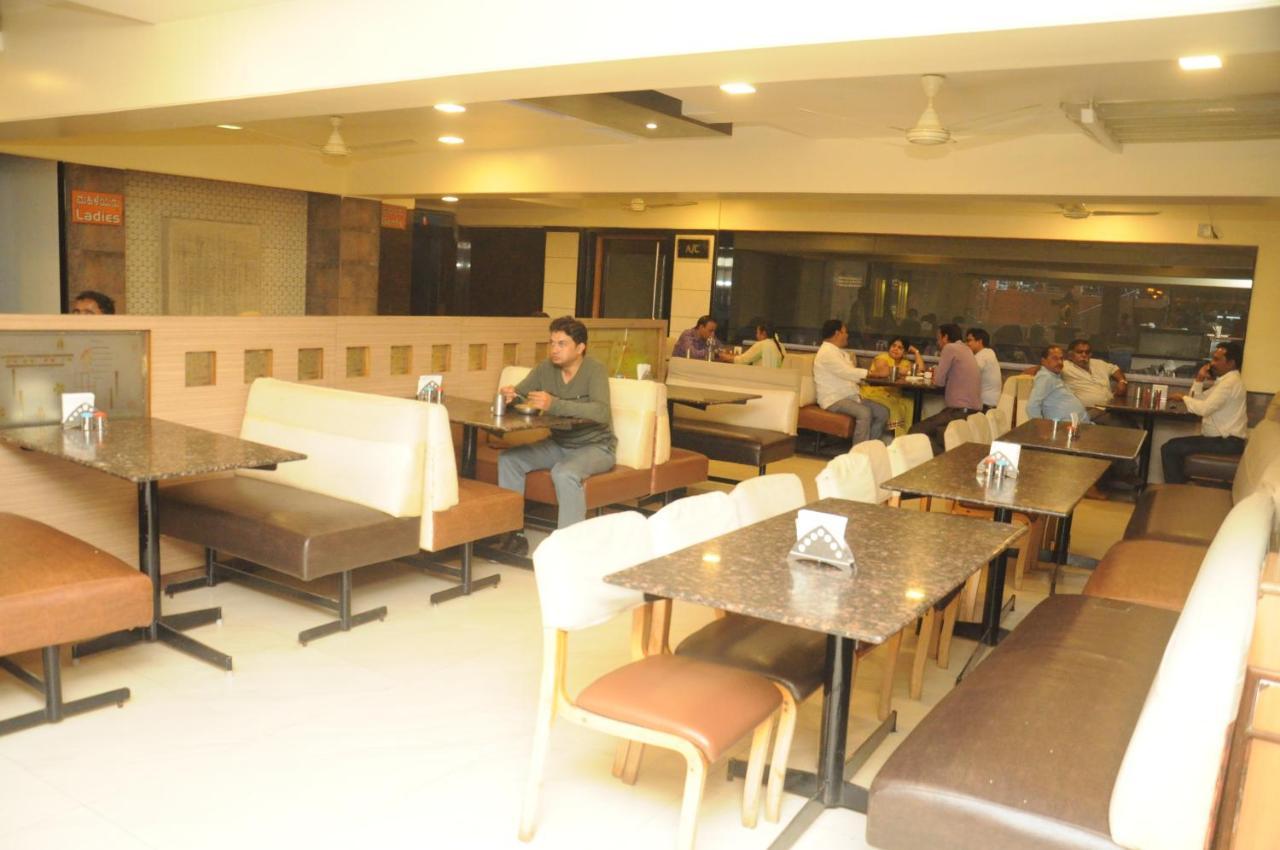 Suvarna Regency Hassan Εξωτερικό φωτογραφία